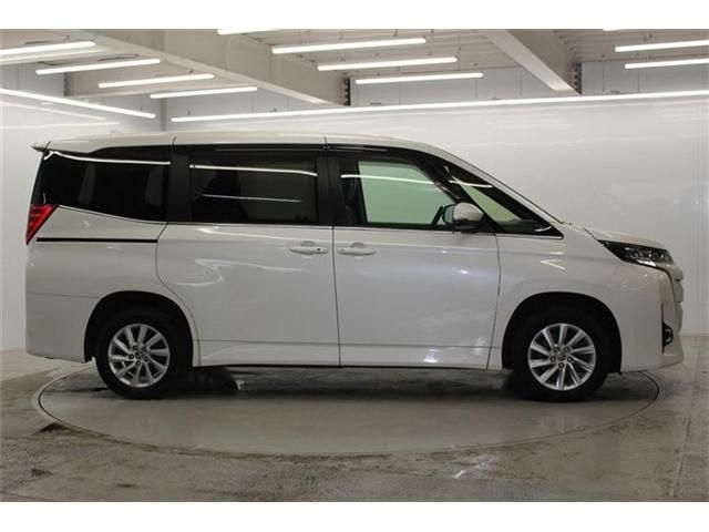 TOYOTA NOAH 4WD 2023 Image 31