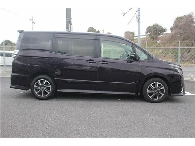 TOYOTA VOXY 2017 Image 31