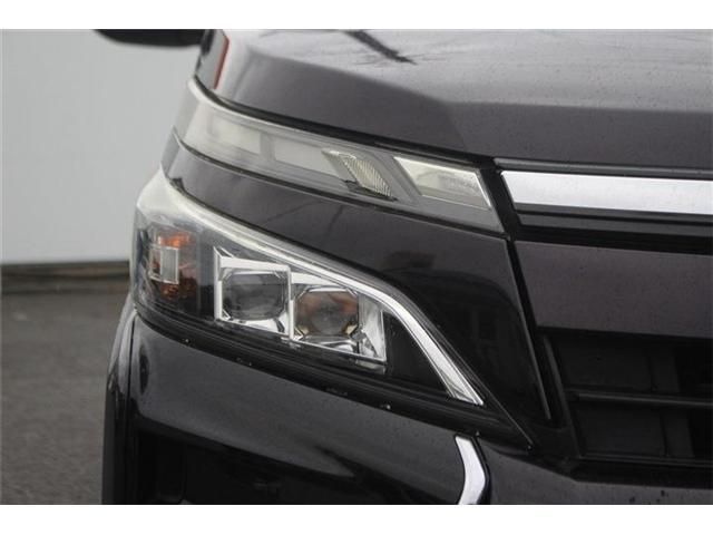 TOYOTA VOXY 2017 Image 31