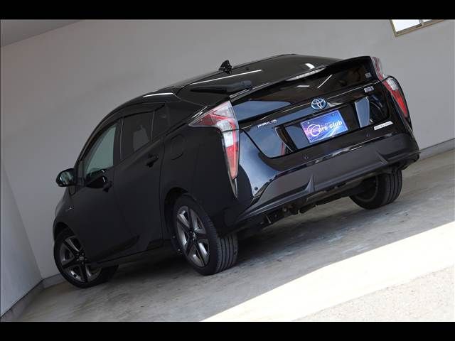 TOYOTA PRIUS 2017 Image 31