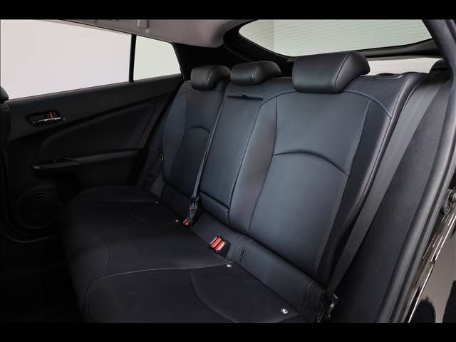 TOYOTA PRIUS 2017 Image 31