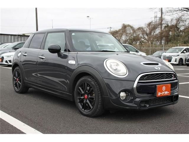 BMW MINI COOPER SD 5 2018 Image 31