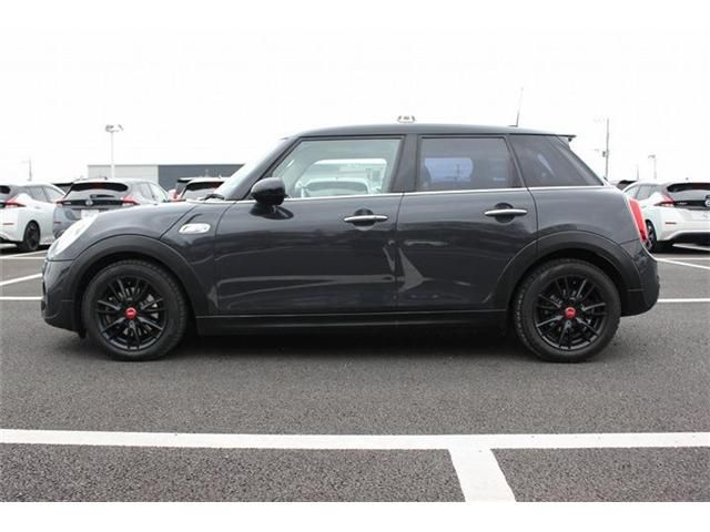 BMW MINI COOPER SD 5 2018 Image 31
