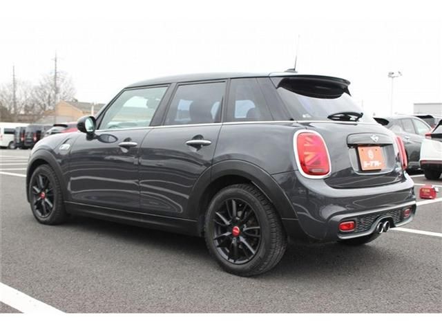 BMW MINI COOPER SD 5 2018 Image 31