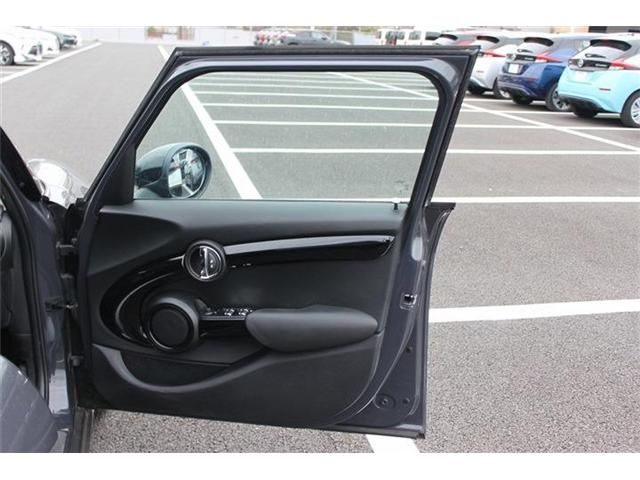 BMW MINI COOPER SD 5 2018 Image 31