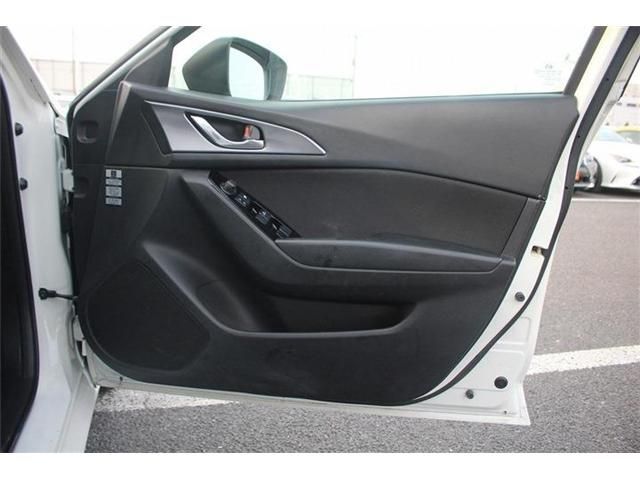 MAZDA AXELA SEDAN 2017 Image 31