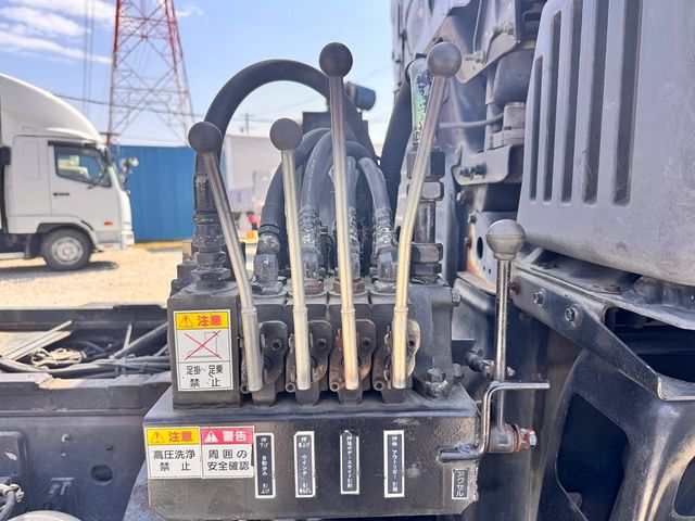 HINO PROFIA 2005 Image 31