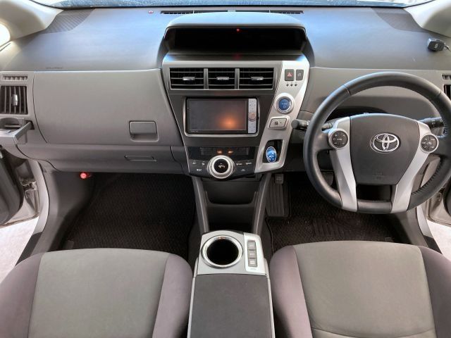 TOYOTA PRIUS ALPHA 2012 Image 31