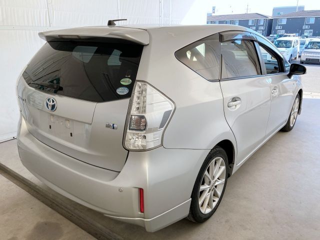 TOYOTA PRIUS ALPHA 2012 Image 31