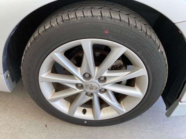 TOYOTA PRIUS ALPHA 2012 Image 31