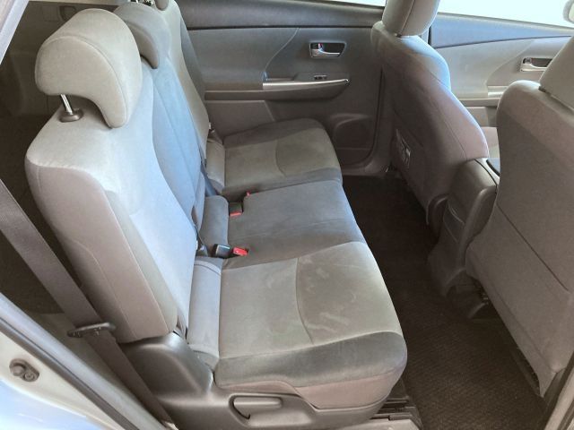 TOYOTA PRIUS ALPHA 2012 Image 31