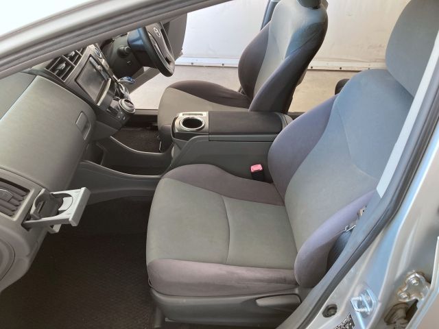 TOYOTA PRIUS ALPHA 2012 Image 31