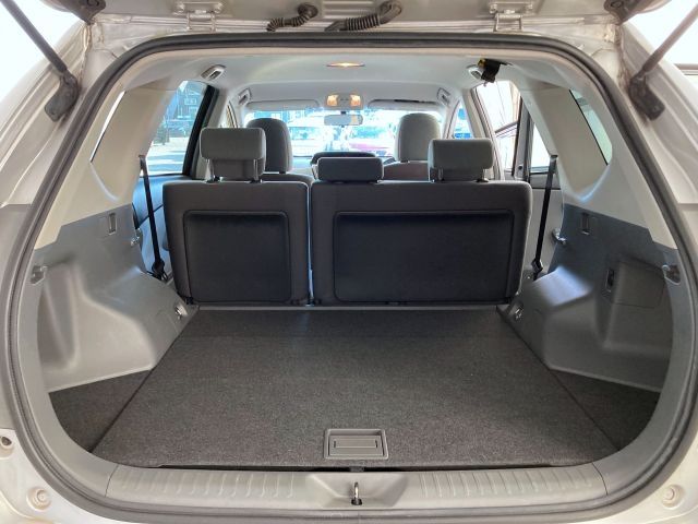 TOYOTA PRIUS ALPHA 2012 Image 31