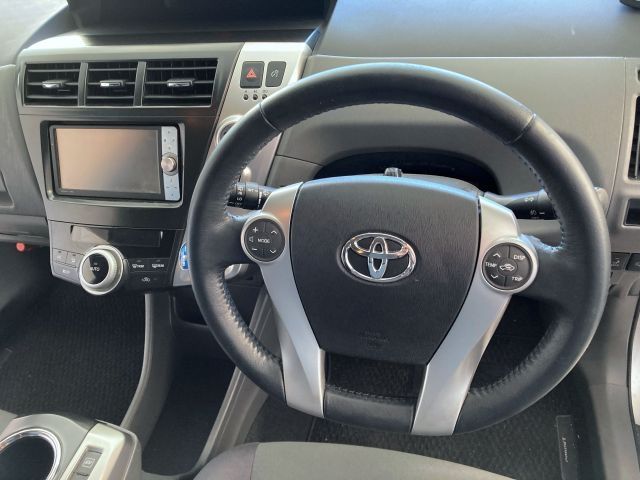 TOYOTA PRIUS ALPHA 2012 Image 31