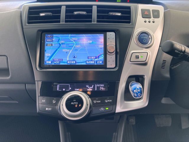 TOYOTA PRIUS ALPHA 2012 Image 31