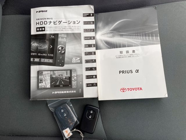 TOYOTA PRIUS ALPHA 2012 Image 31