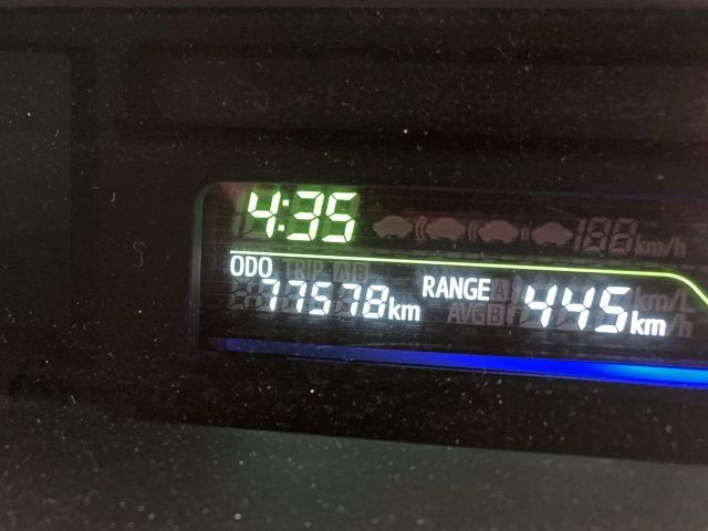 TOYOTA PRIUS ALPHA 2012 Image 31