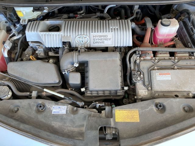 TOYOTA PRIUS ALPHA 2012 Image 31