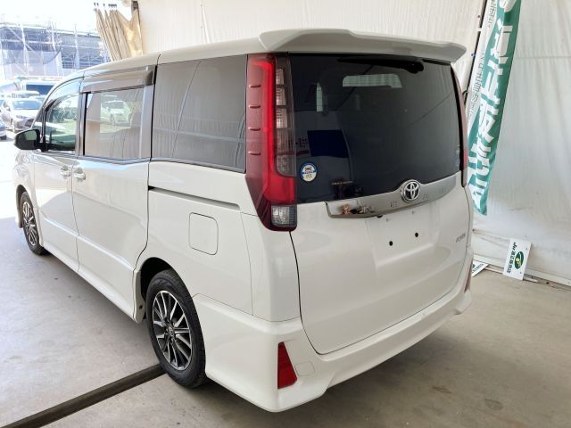 TOYOTA NOAH 2017 Image 31