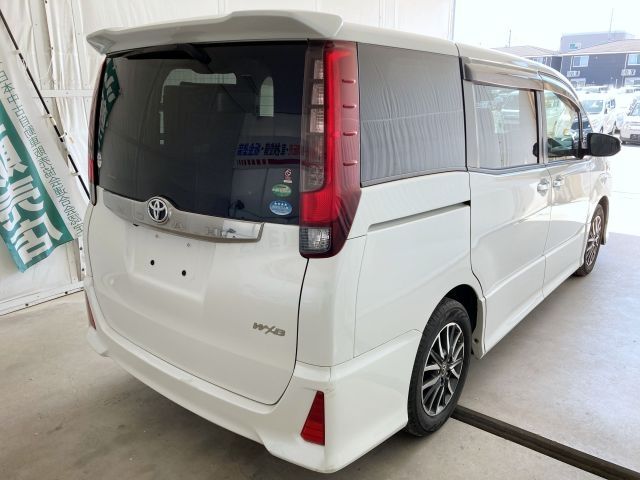 TOYOTA NOAH 2017 Image 31