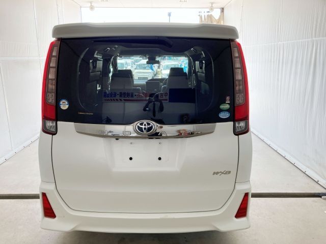 TOYOTA NOAH 2017 Image 31