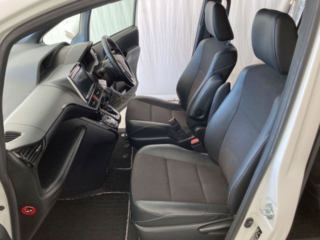 TOYOTA NOAH 2017 Image 31