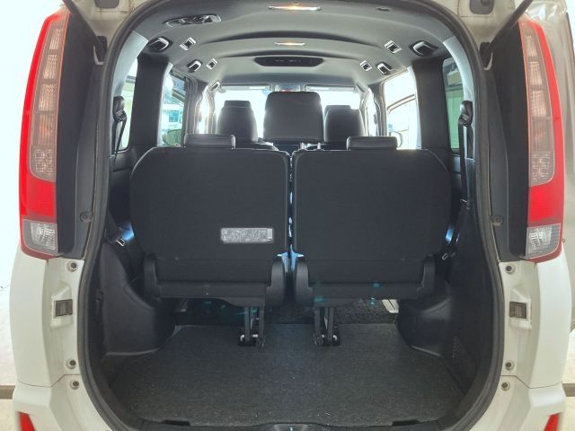 TOYOTA NOAH 2017 Image 31