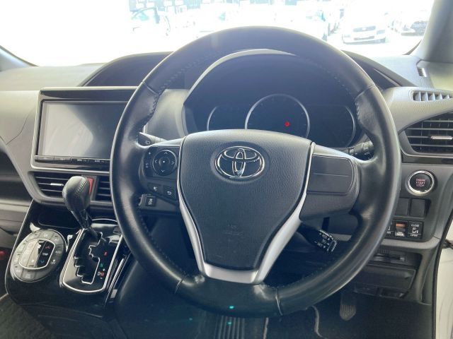 TOYOTA NOAH 2017 Image 31