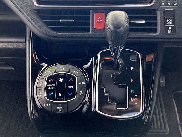 TOYOTA NOAH 2017 Image 31