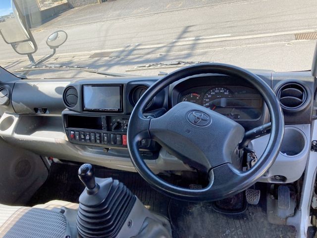 TOYOTA DYNA 2019 Image 31