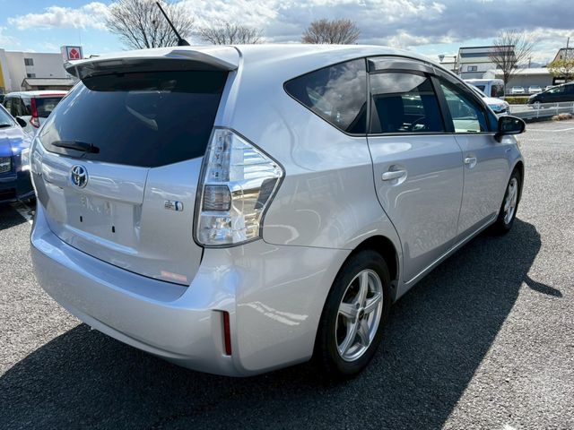 TOYOTA PRIUS ALPHA 2011 Image 31