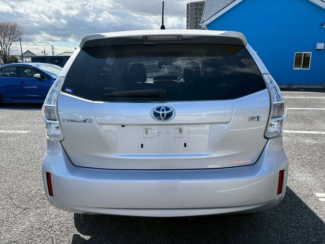 TOYOTA PRIUS ALPHA 2011 Image 31