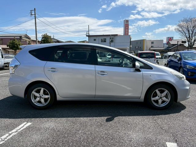 TOYOTA PRIUS ALPHA 2011 Image 31