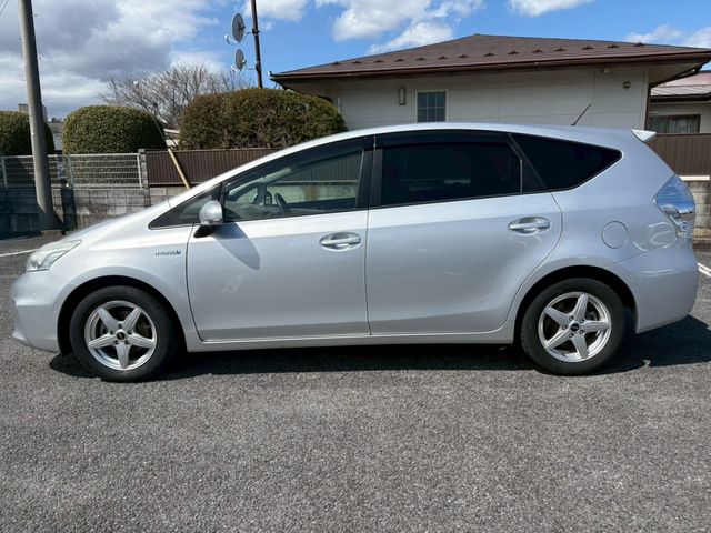 TOYOTA PRIUS ALPHA 2011 Image 31