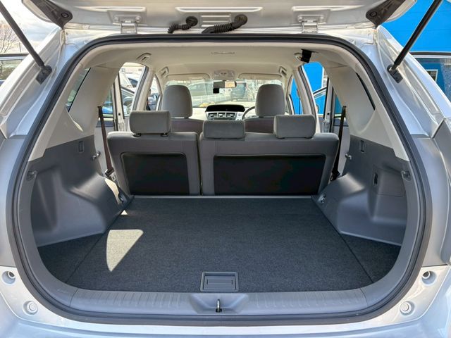 TOYOTA PRIUS ALPHA 2011 Image 31