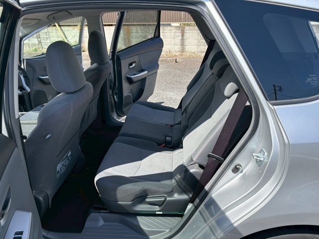 TOYOTA PRIUS ALPHA 2011 Image 31