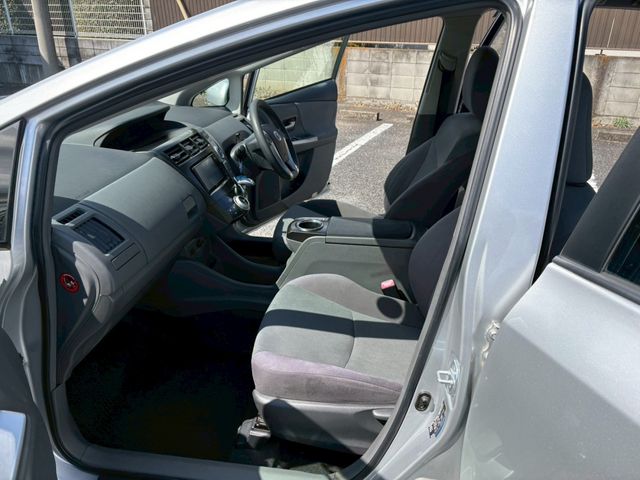 TOYOTA PRIUS ALPHA 2011 Image 31