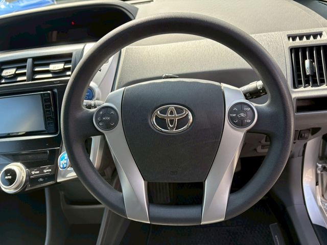 TOYOTA PRIUS ALPHA 2011 Image 31