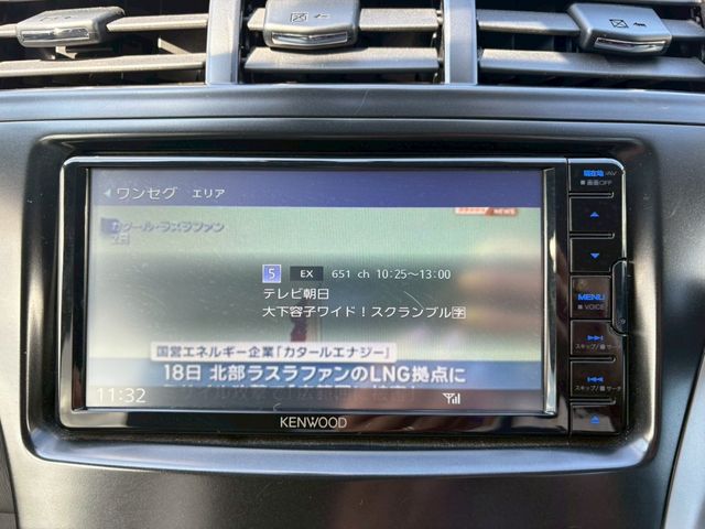 TOYOTA PRIUS ALPHA 2011 Image 31