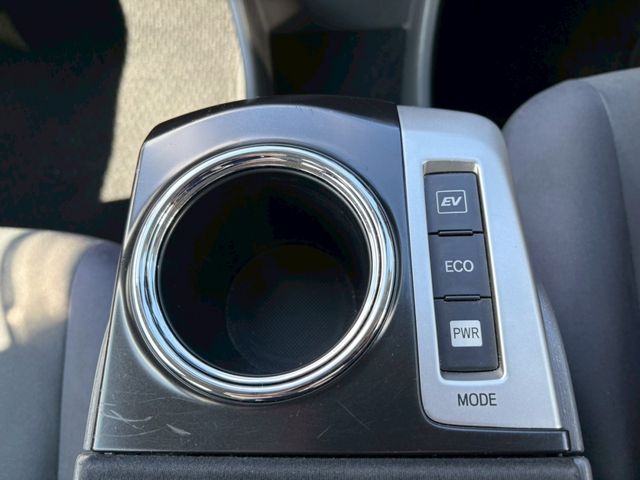 TOYOTA PRIUS ALPHA 2011 Image 31