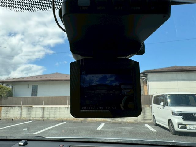 TOYOTA PRIUS ALPHA 2011 Image 31