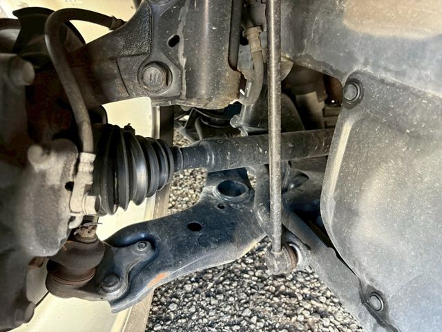 TOYOTA PRIUS ALPHA 2011 Image 31