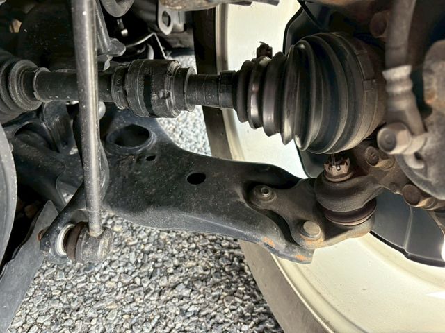 TOYOTA PRIUS ALPHA 2011 Image 31