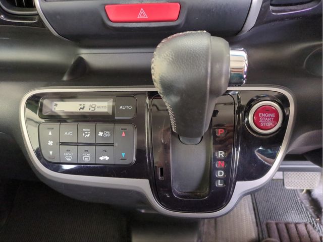 HONDA N BOX CUSTOM 2013 Image 31