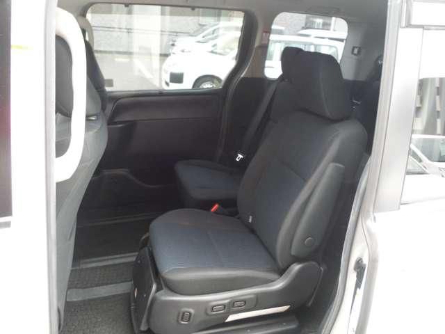 TOYOTA VOXY 2015 Image 31