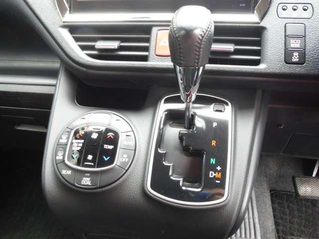 TOYOTA VOXY 2015 Image 31