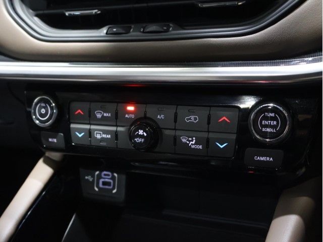 JEEP COMMANDER 2024 Image 31