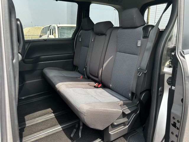 TOYOTA NOAH 2023 Image 31