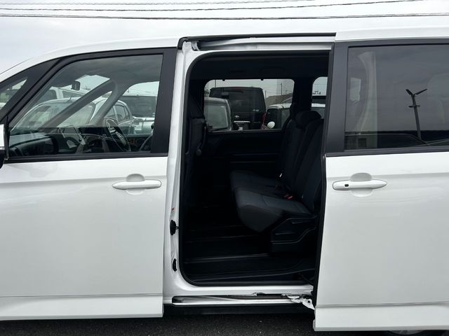 TOYOTA NOAH 2023 Image 31
