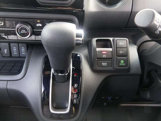 HONDA N BOX CUSTOM 2023 Image 31